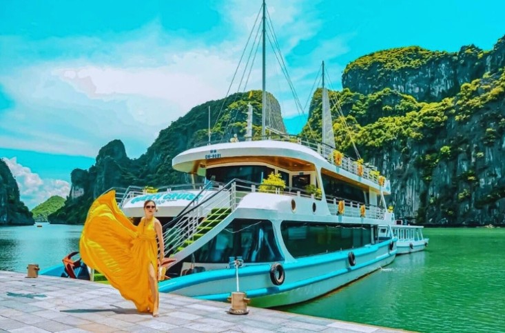 Queen Luxury Day Cruise Halong Bay